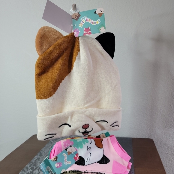 SQUISHMALLOWS Knit Hat / Squishmallows Socks 3 pack Bundle - Picture 2 of 8